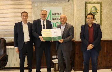 المواصفات والمقاييس تمنح شهادتي الإشراف الفلسطينية لشركة الحداد لتشكيل المعادن
