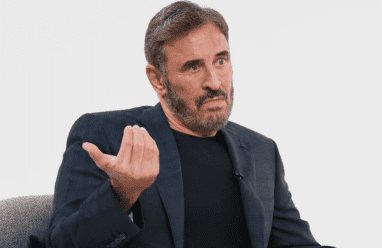 كاظم الساهر يخلع عباءة النجومية ويكشف عن وجه "المعاناة" والفقد الذي لا يُرمم
