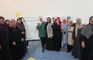 طالبة من جامعة بيرزيت تطلق مبادرة “بكفي نكنس العنف تحت السجادة” لتعزيز الوعي بمخاطر العنف
