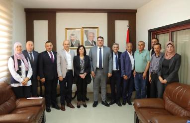 وزير النقل والمواصلات يلتقي رئيسة بلدية نابلس ويبحث تعزيز التعاون لتنظيم قطاع النقل والارتقاء بالخدمات