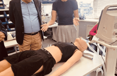 وفد جامعة القدس يبحث مع شركة Medvision الروسية إنشاء مركز متكامل للمحاكاة الطبية في كلية الطب