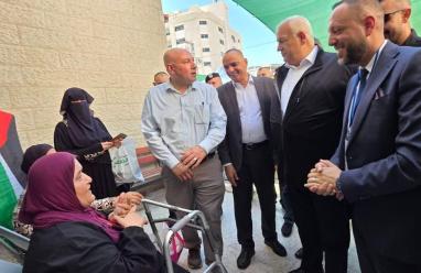 بالصور| وزير الداخلية يزور الأسبوع الطبي المجاني في يومه الأخير ويعقد لقاءً أمنياً في جنين