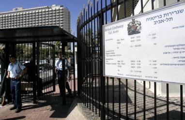 بريطانيا تزيل لافتات قنصليتها بالقدس مع انتهاء مهلة إسرائيلية لإغلاقها
