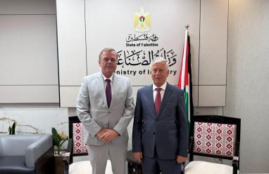 وزير الصناعة يلتقي رئيس مكتب تمثيل مملكة هولندا لدى دولة فلسطين بمناسبة انتهاء مهام عمله