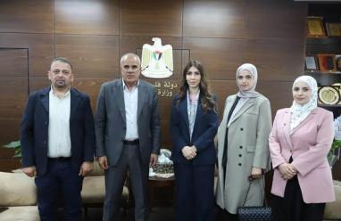 تعزيز صمود المواطنين يبدأ بفرص العمل.. وزارة العمل تبحث أولويات التنمية الاقتصادية في صوريف