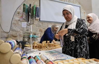 "أنتِ الحياة".. معرض نسوي في نابلس لدعم إبداعات النساء وتمكينهن اقتصاديًا