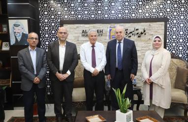 بلدية البيرة ونقابة المهندسين تبحثان آفاق التعاون المشترك