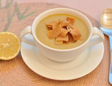 شوربة العدس تجمع الدفء والفائدة الغذائية