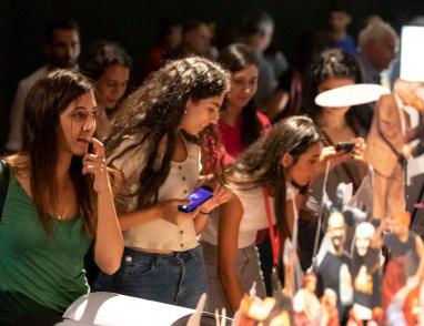 "فرقة الفنون" و"القطان" تفتتحان معرض "من غرفة الأرشيف"