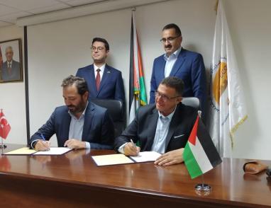 شركة كهرباء محافظة القدس توقع اتفاقية مع شركة "زورلو" التركية