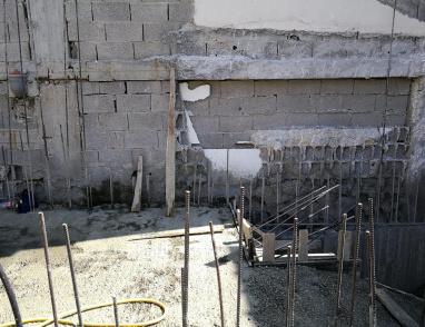 استمرار العمل بإعادة إعمار منزل عائلة أبو حميد