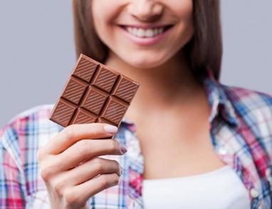 ماذا يحدث لجسمك عند تناول الشوكولاتة كل يوم؟