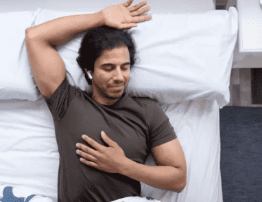 النوم بسماعات الأذن قد يؤدي إلى الخرف