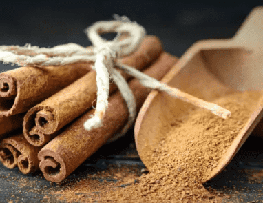 القرفة وجوزة الطيب.. أيهما أفضل لضبط سكر الدم؟