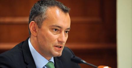 ملادينوف: ترتيبات انتقالية لتوحيد غزة والضفة