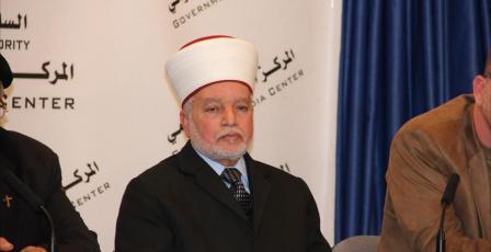 قوات الاحتلال تعتقل المفتي العام الشيخ محمد حسين