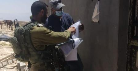الاحتلال يسلم إخطارات بوقف العمل بمنشآت ومحال تجارية في قرية حارس