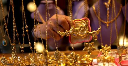 أسعار الذهب قرب 4 آلاف دولار للأونصة