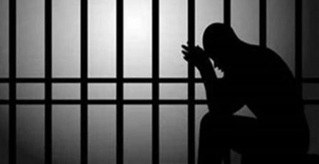 المخابرات الفلسطينية تقبض على مطلوب صادر بحقه أكثر من مذكرة اعتقال