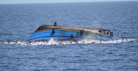 مصرع 50 مهاجرا  بغرق مركبهم بين ليبيا ومالطا