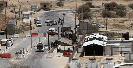 الاحتلال يشدد إجراءاته العسكرية على حاجز الحمرا في الأغوار الشمالية