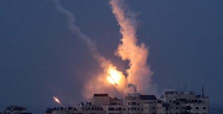 استهداف أسدود برشقة صاروخية من غزة لأول مرة منذ شهر