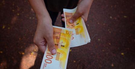 تراجع ملحوظ على أسعار العملات