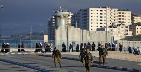 رئيس مجلس قروي قلنديا لراية: مشاريع استيطانية تهدد بتهجير عشرات العائلات ومصادرة مئات الدونمات