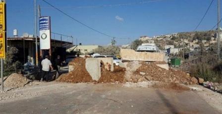 الاحتلال يغلق المدخل الرئيسي وطرقا فرعية في اللبن الشرقية جنوب نابلس