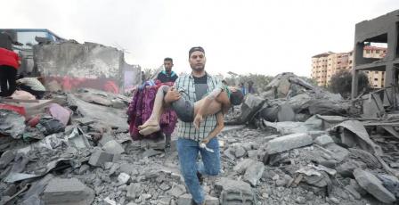 ثلاثة شهداء في قصف للاحتلال على خيمة وسط قطاع غزة