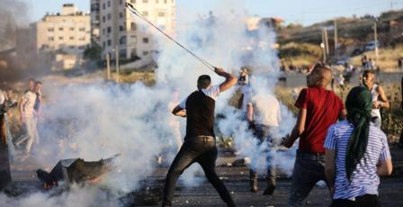 اندلاع مواجهات مع الاحتلال قرب حاجز قلنديا