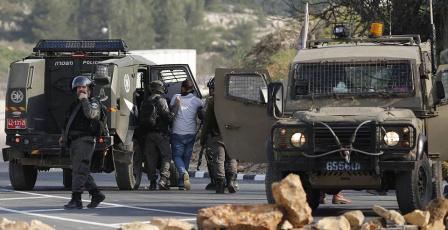 الاحتلال يعتقل 25 مواطنا من الضفة بينهم فتاة