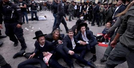 قانون التجنيد يفجّر خلافات داخل الائتلاف الإسرائيلي ويهدد بانهياره