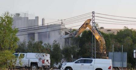 الاحتلال يهدم منزلين في قطنة