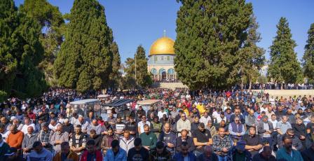70 ألفا يؤدون صلاة الجمعة في المسجد الأقصى