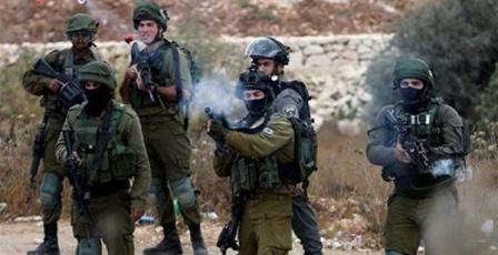 مستوطنون يهاجمون منزلاً ويصيبون مواطنا في قصرة جنوب نابلس