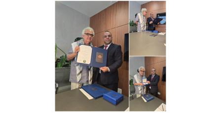 الرئيس عباس يمنح الروائي والأكاديمي البرازيلي ميلتون حاطوم وسام الثقافة والعلوم والفنون