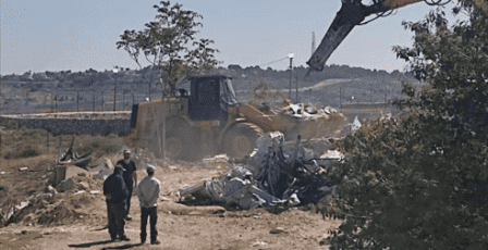 الاحتلال يهدم منشأة ويجرف أراض في بدرس