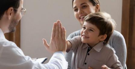 التربية دون صراخ أو عقاب جسدي.. د. أبو حويج تضع خارطة طريق لفهم الأطفال ومشاعرهم