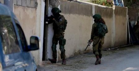 الاحتلال يقتحم منزل أسير في بلدة بدو