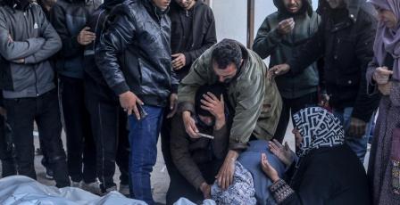 شهداء وجرحى في قصف الاحتلال مركز إيواء لنازحين في مدينة غزة
