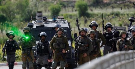 لليوم الثاني: الاحتلال يواصل اقتحام قرى شمال غرب القدس ويفرض حصاراً خانقاً