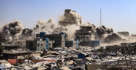 الاحتلال يواصل عمليات نسف منازل في حي الزيتون ويشن غارات على خان يونس