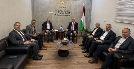 عصفور يبحث مع البنك الدولي تعزيز فرص العمل المستدامة في الضفة الغربية