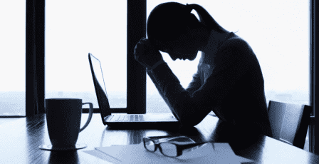 العمل لساعات طويلة يؤثر على الدماغ بشكل كارثي