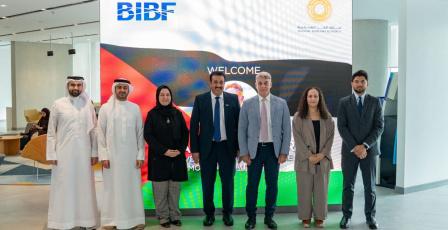 محافظ سلطة النقد يلتقي مسؤولين في البحرين ويبحث معهم التعاون