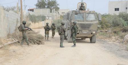 الاحتلال يواصل عدوانه على طولكرم لليوم الـ283 ويجرف مدخل مخيميها