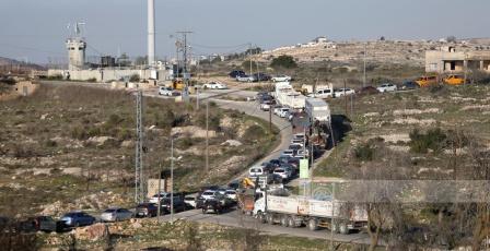الاحتلال ينصب حاجزا عسكريا عند مدخل ترمسعيا شمال رام الله