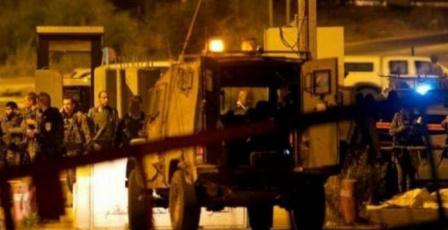 الاحتلال يحتجز 7 عمال في حوسان وينصب حاجزا عسكريا بمحافظة بيت لحم