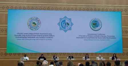 سفيرة فلسطين لدى تركمانستان تشارك في المؤتمر الدولي للمرأة والتنمية